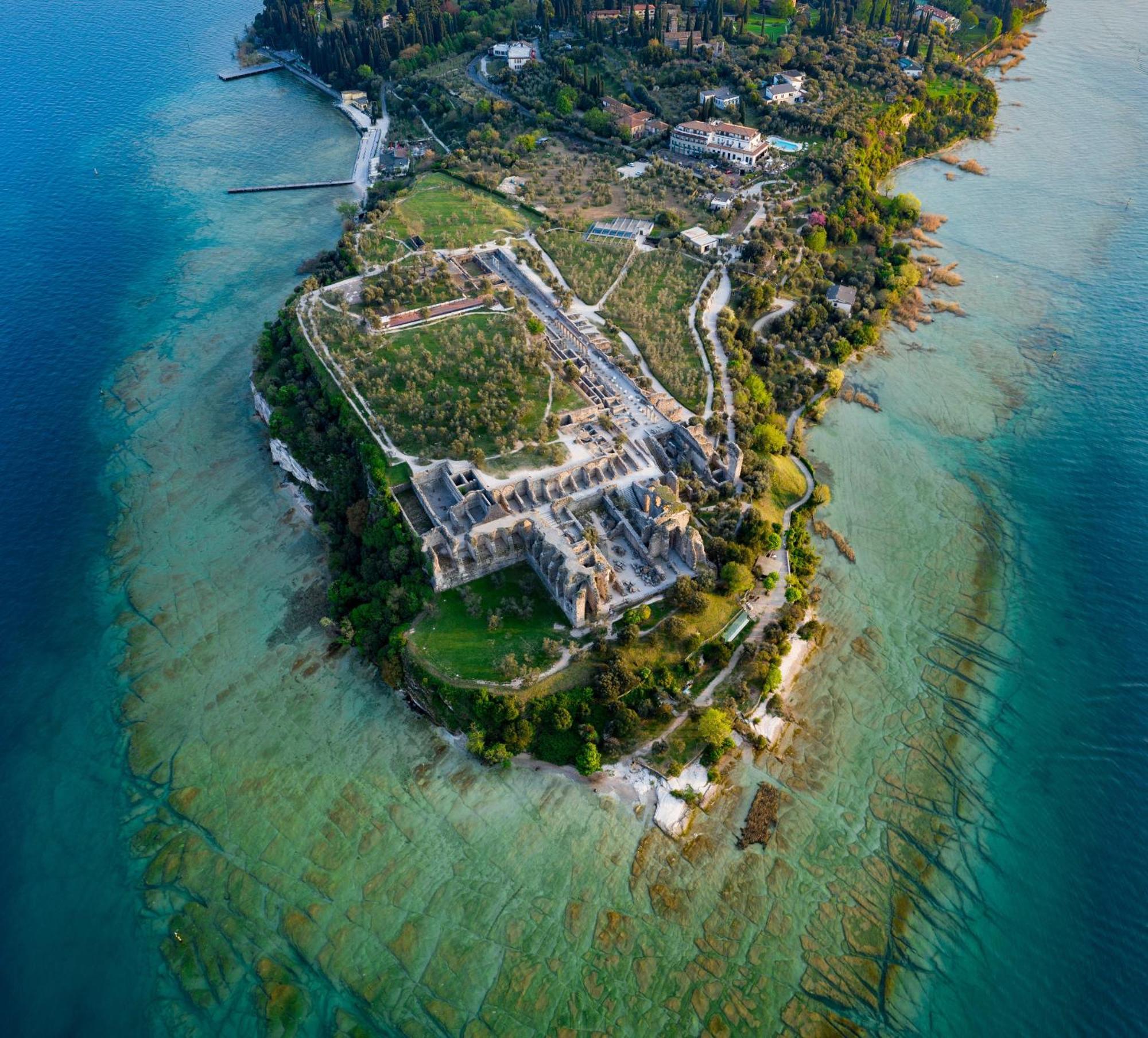 Harmony Lake Сірміоне Екстер'єр фото